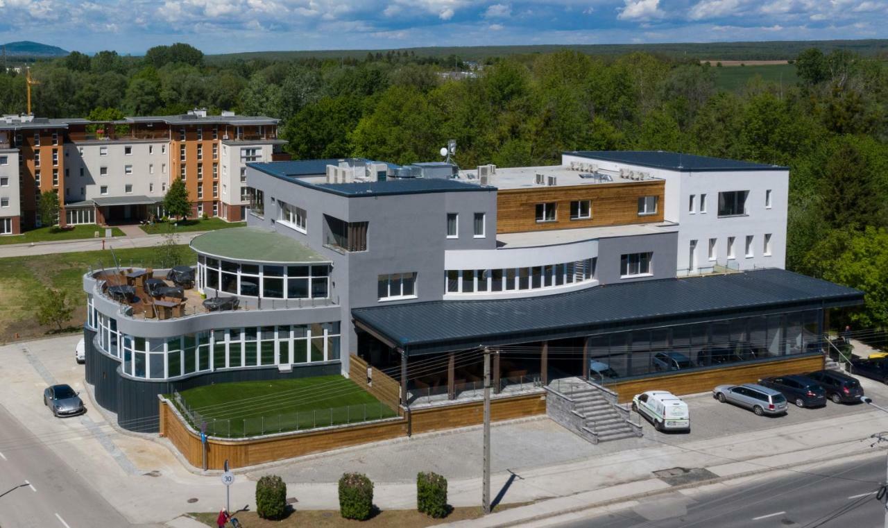 Hotel Kristaly Konferencia & Wellness Ajka Exterior foto